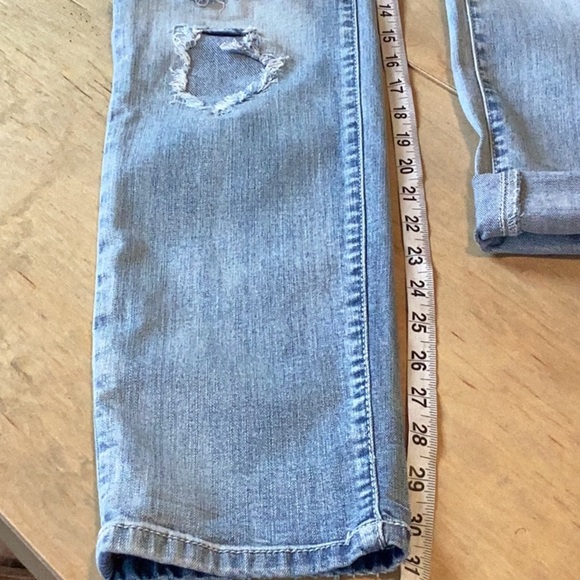 TORRID LIGHT WASH DISTRESSED PATCHED MID RISE SKINNY JEANS SZ 14 - Picture 10 of 12